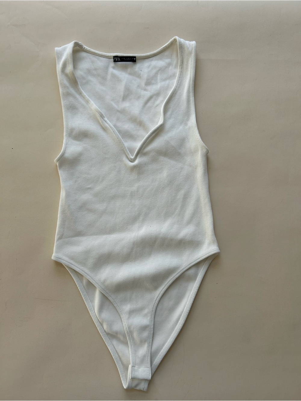 Zara White V-Neck Ribbed Bodysuit size M
